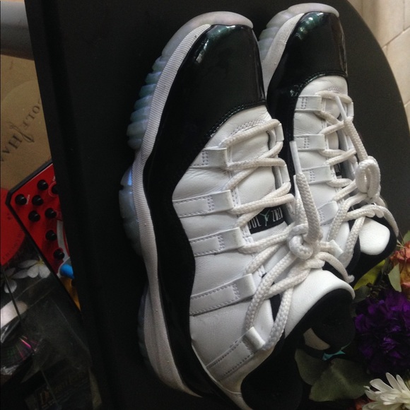 Ari max And Jordan 11 - Picture 2 of 2